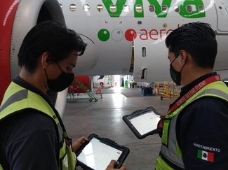 Viva Aerobus celebrates go-live of AMOSmobile/EXEC